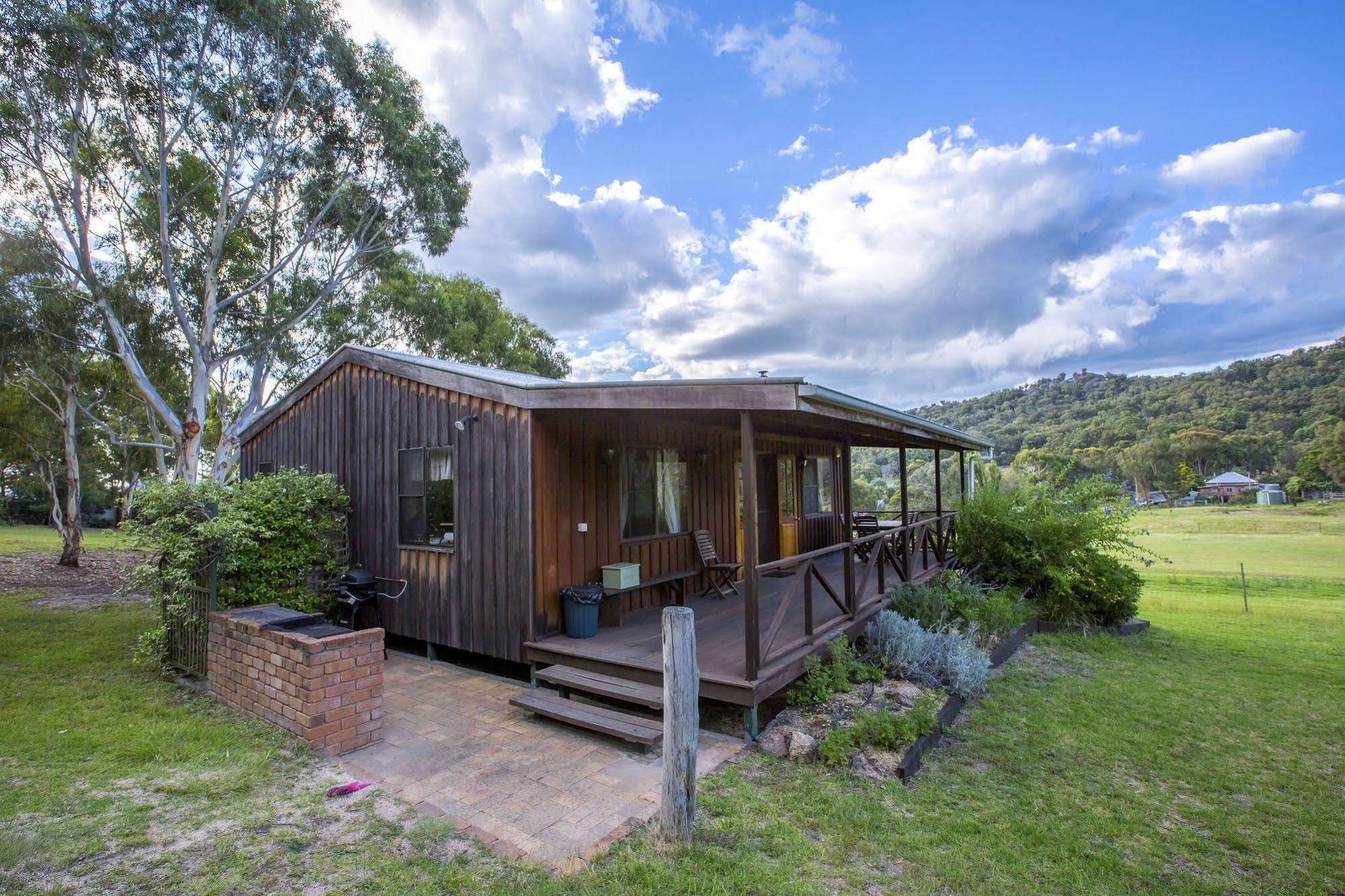 Wisteria Cottage Wyberba Bagian luar foto
